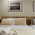 Whole Floor Penthouse, 3 Bedroom 3 Bath, Next To Metro Station