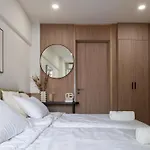Whole Floor Penthouse, 3 Bedroom 3 Bath, Next To Metro Station