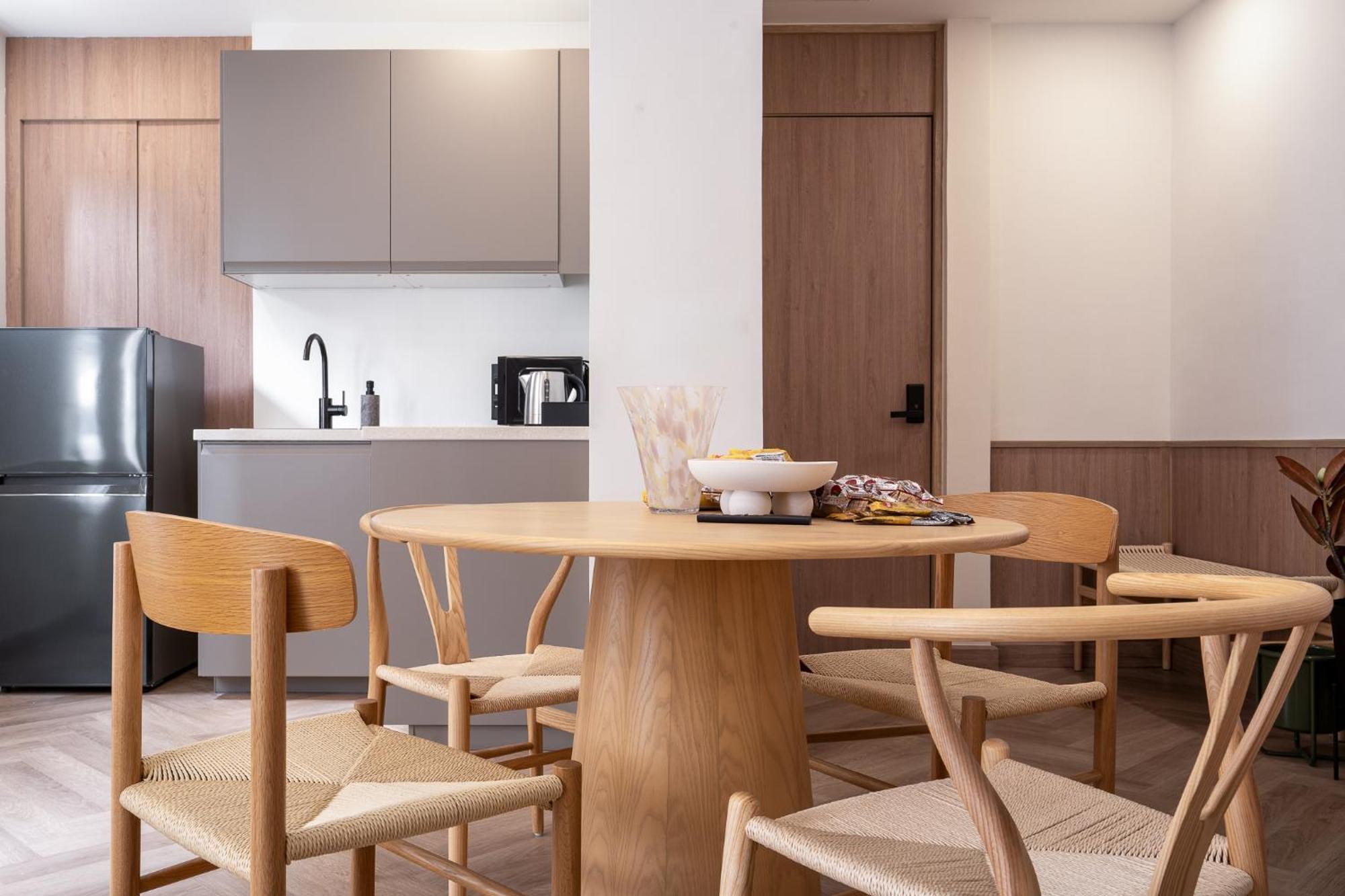 Appartement Whole Floor Penthouse, 3 Bedroom 3 Bath, Next To Metro Station *