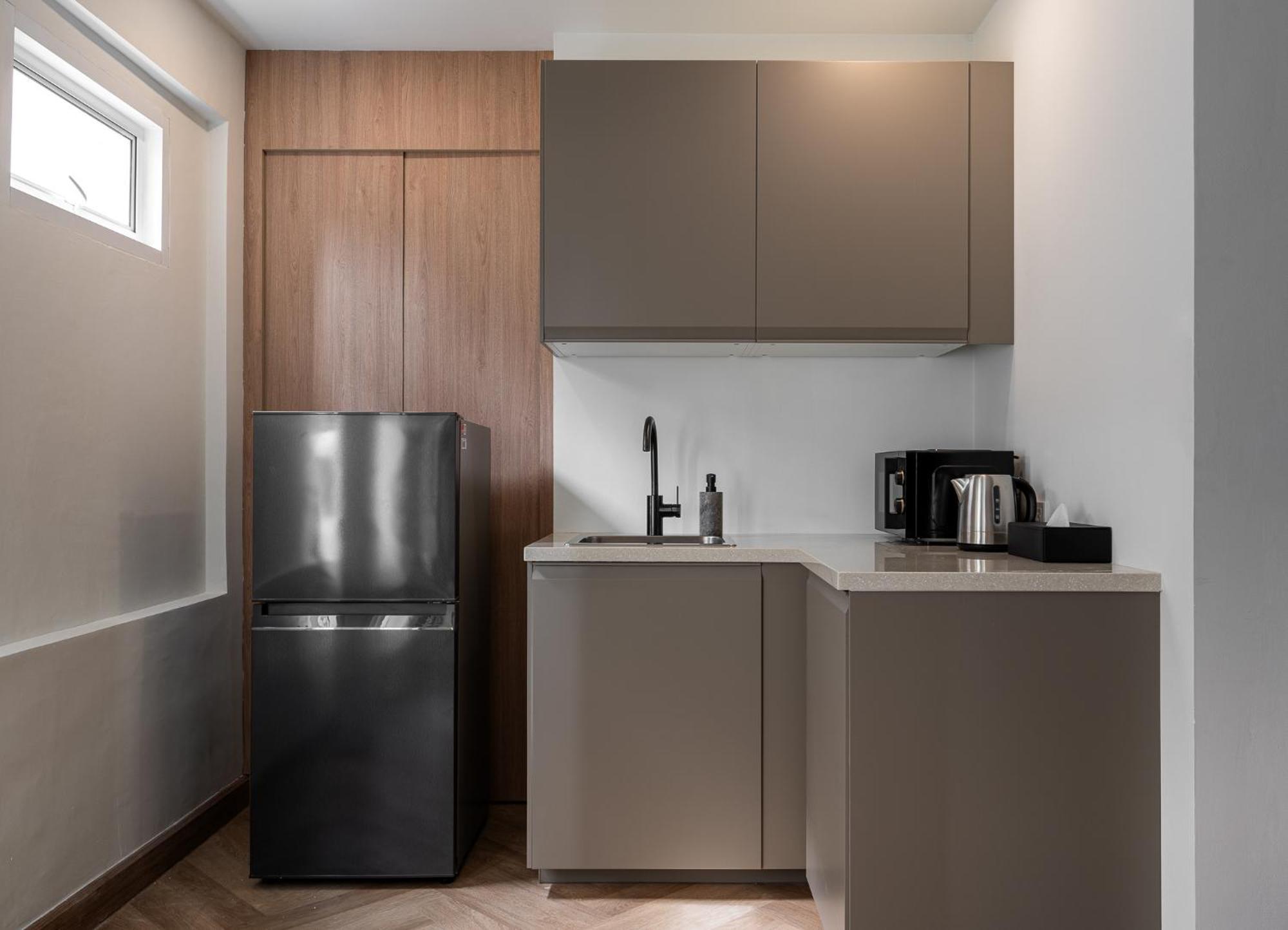 Whole Floor Penthouse, 3 Bedroom 3 Bath, Next To Metro Station *