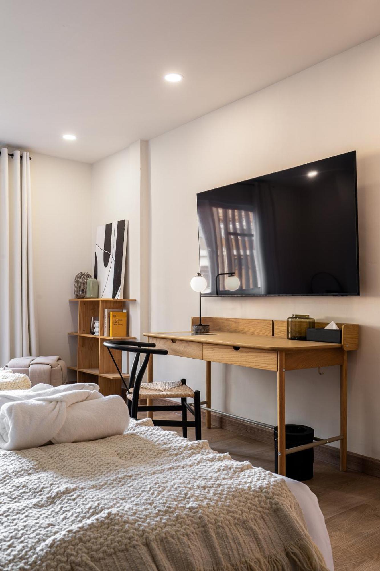 Appartement Whole Floor Penthouse, 3 Bedroom 3 Bath, Next To Metro Station *