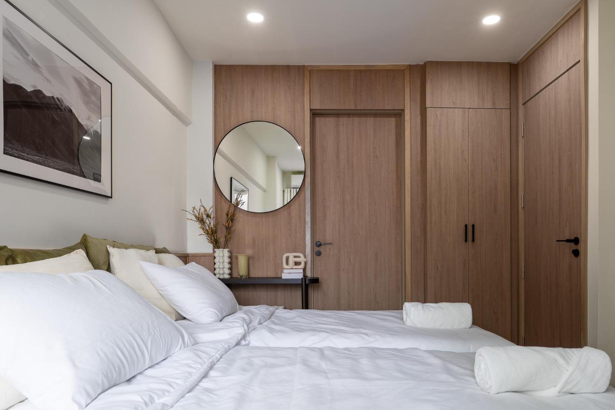 Apartment Whole Floor Penthouse, 3 Bedroom 3 Bath, Next To Metro Station