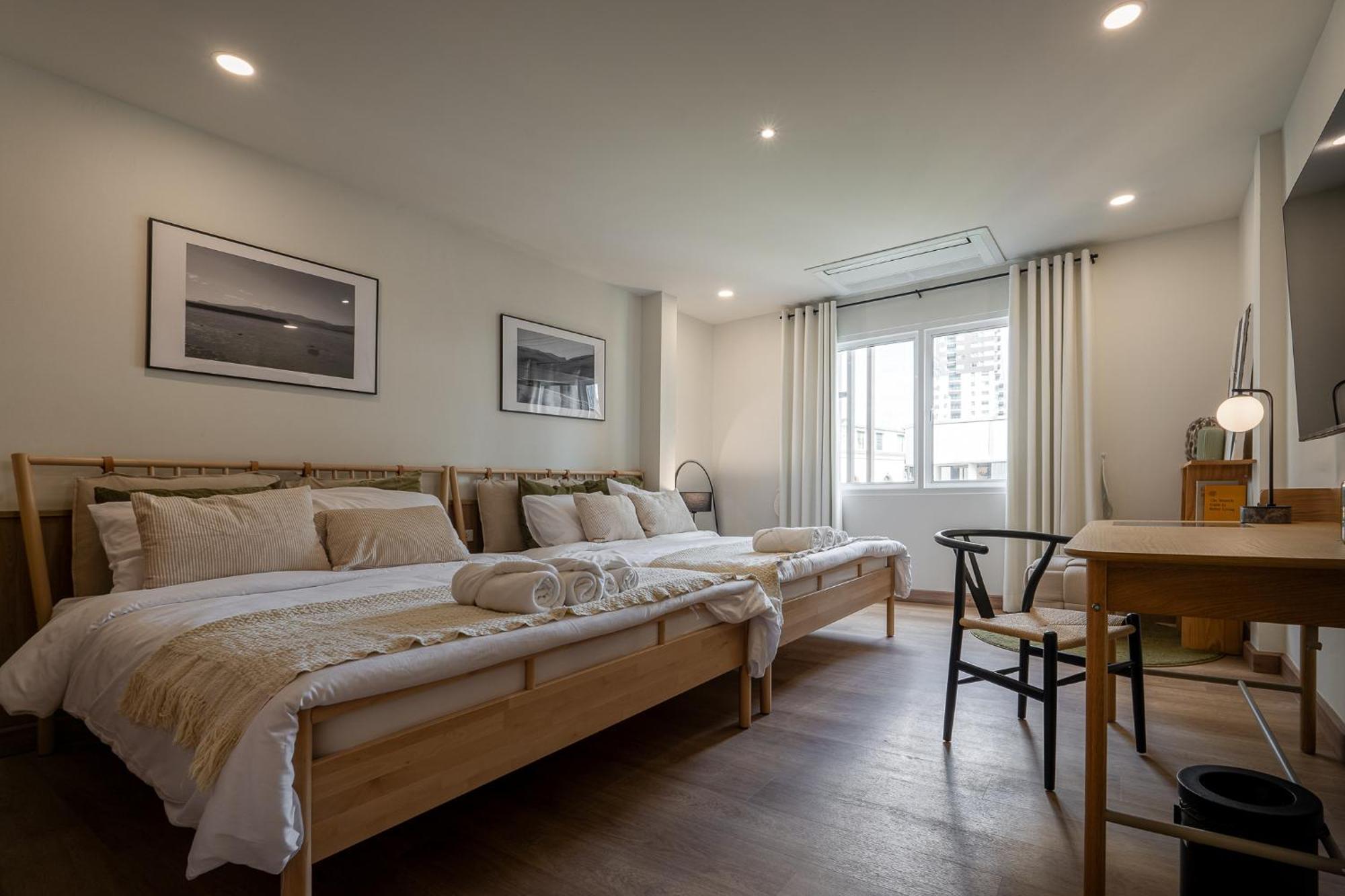 Apartment Whole Floor Penthouse, 3 Bedroom 3 Bath, Next To Metro Station